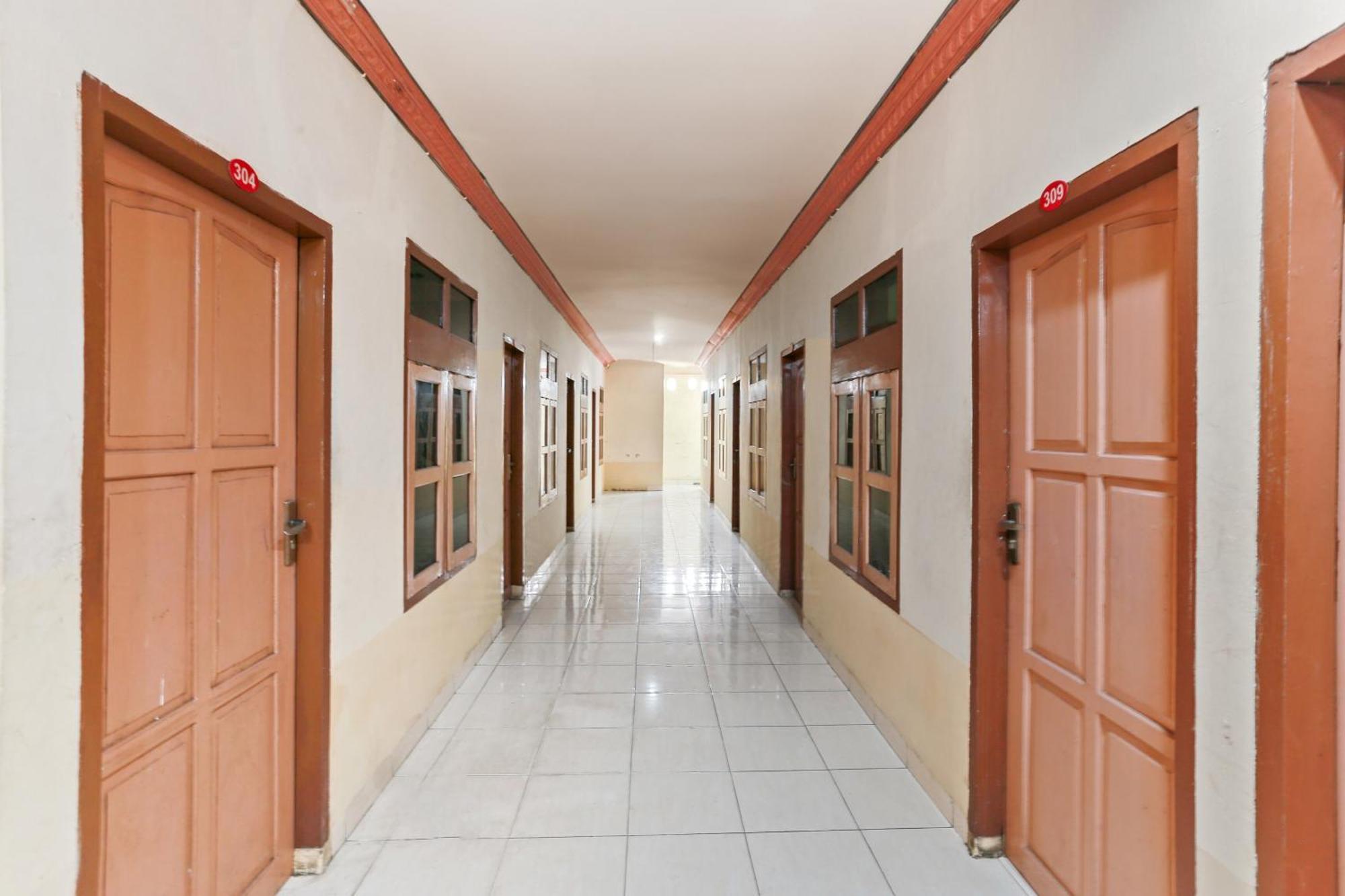 Oyo 93046 Hotel Fortuna Parepare Luaran gambar