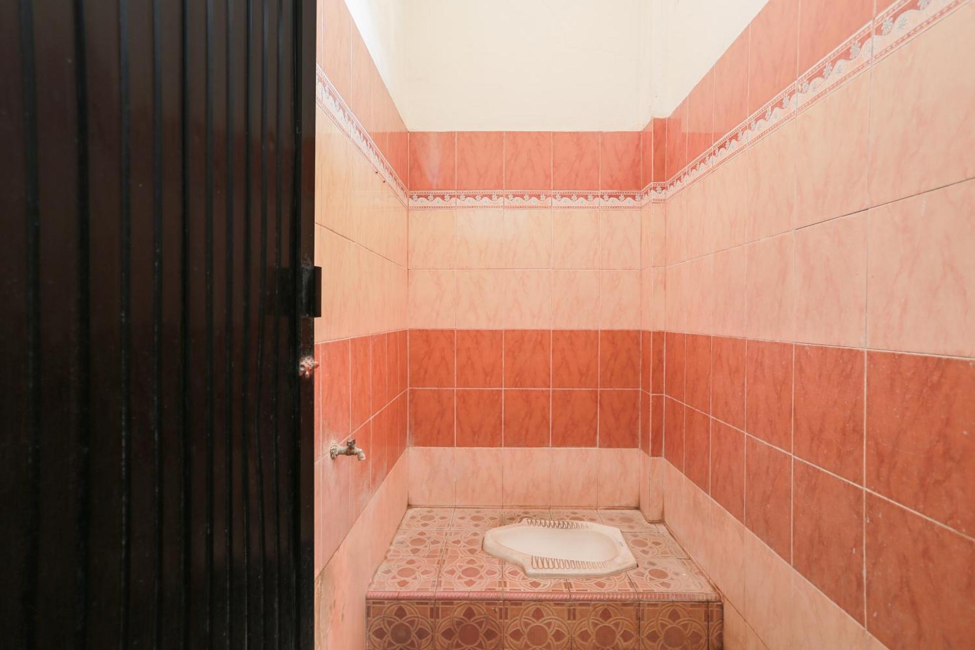 Oyo 93046 Hotel Fortuna Parepare Luaran gambar