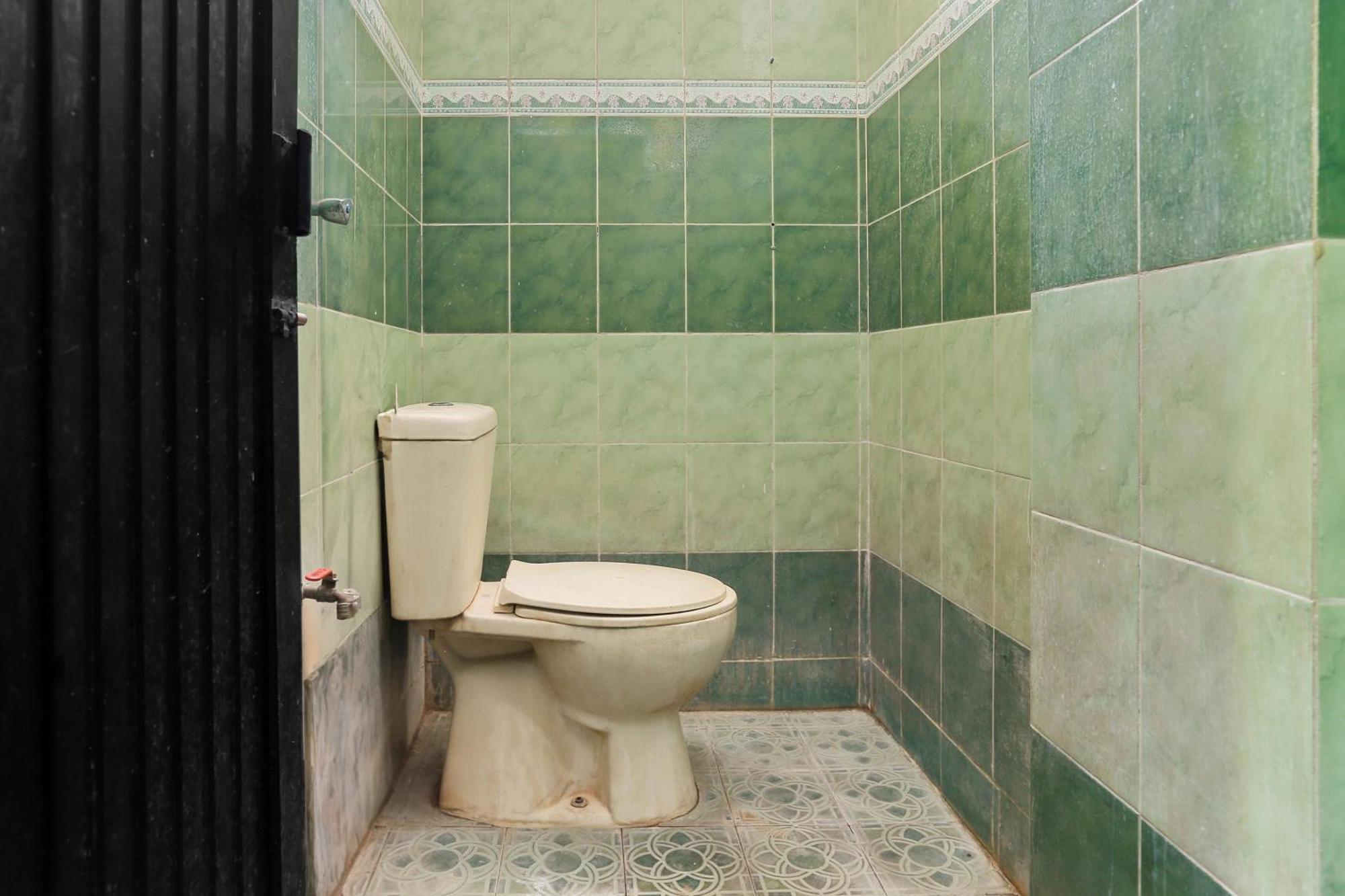 Oyo 93046 Hotel Fortuna Parepare Luaran gambar