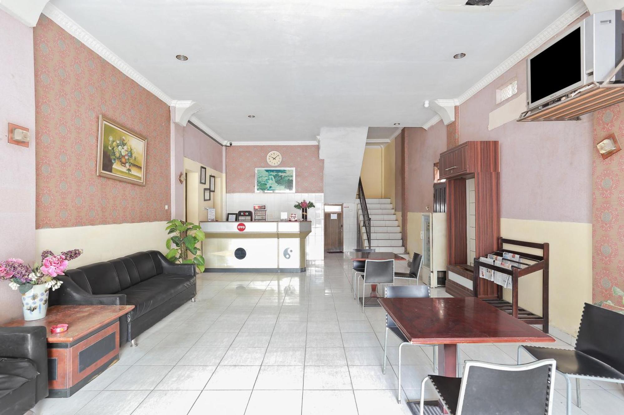 Oyo 93046 Hotel Fortuna Parepare Luaran gambar