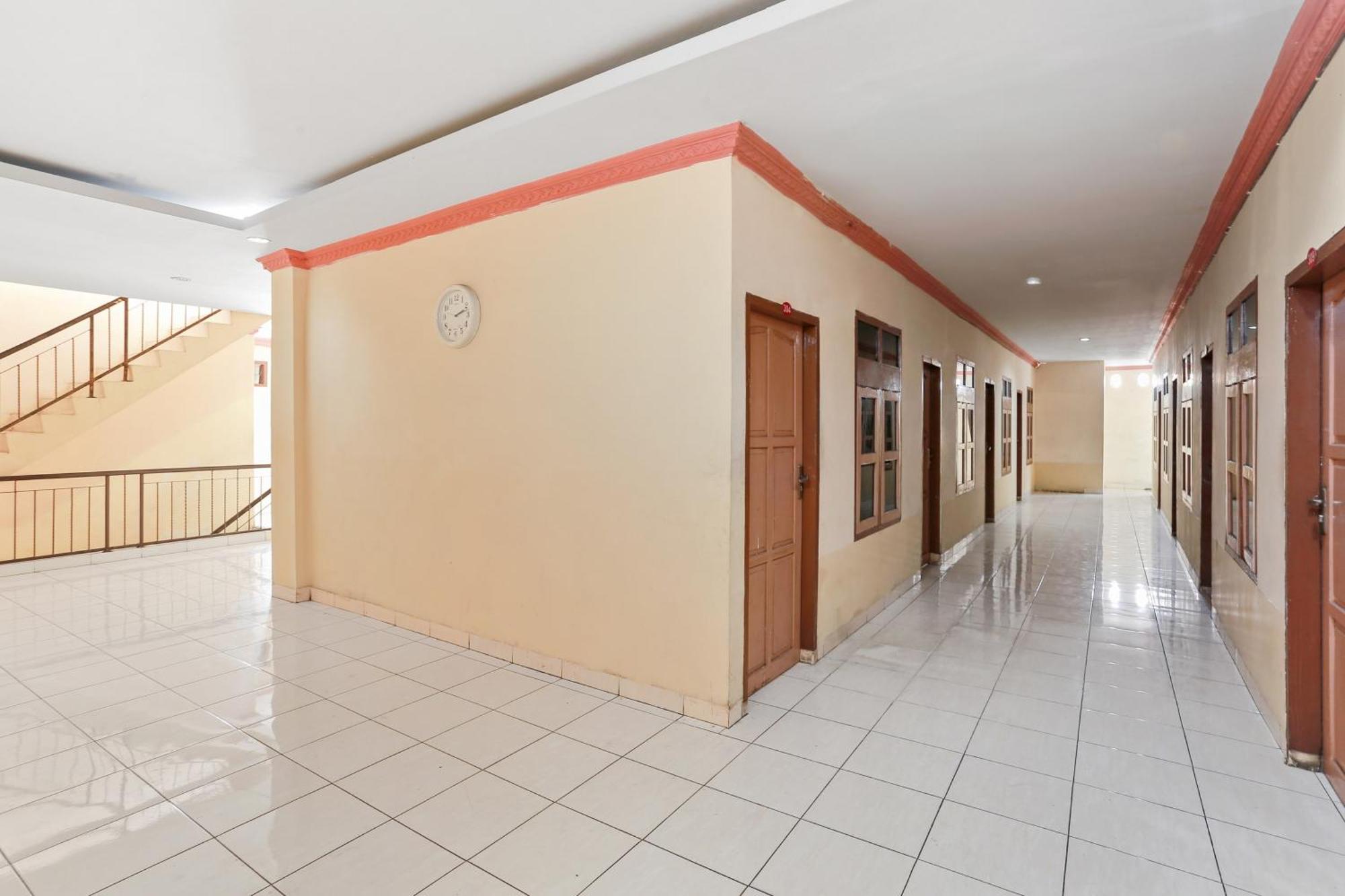 Oyo 93046 Hotel Fortuna Parepare Luaran gambar