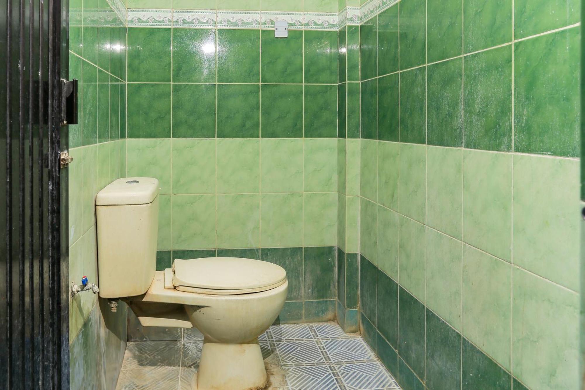 Oyo 93046 Hotel Fortuna Parepare Luaran gambar