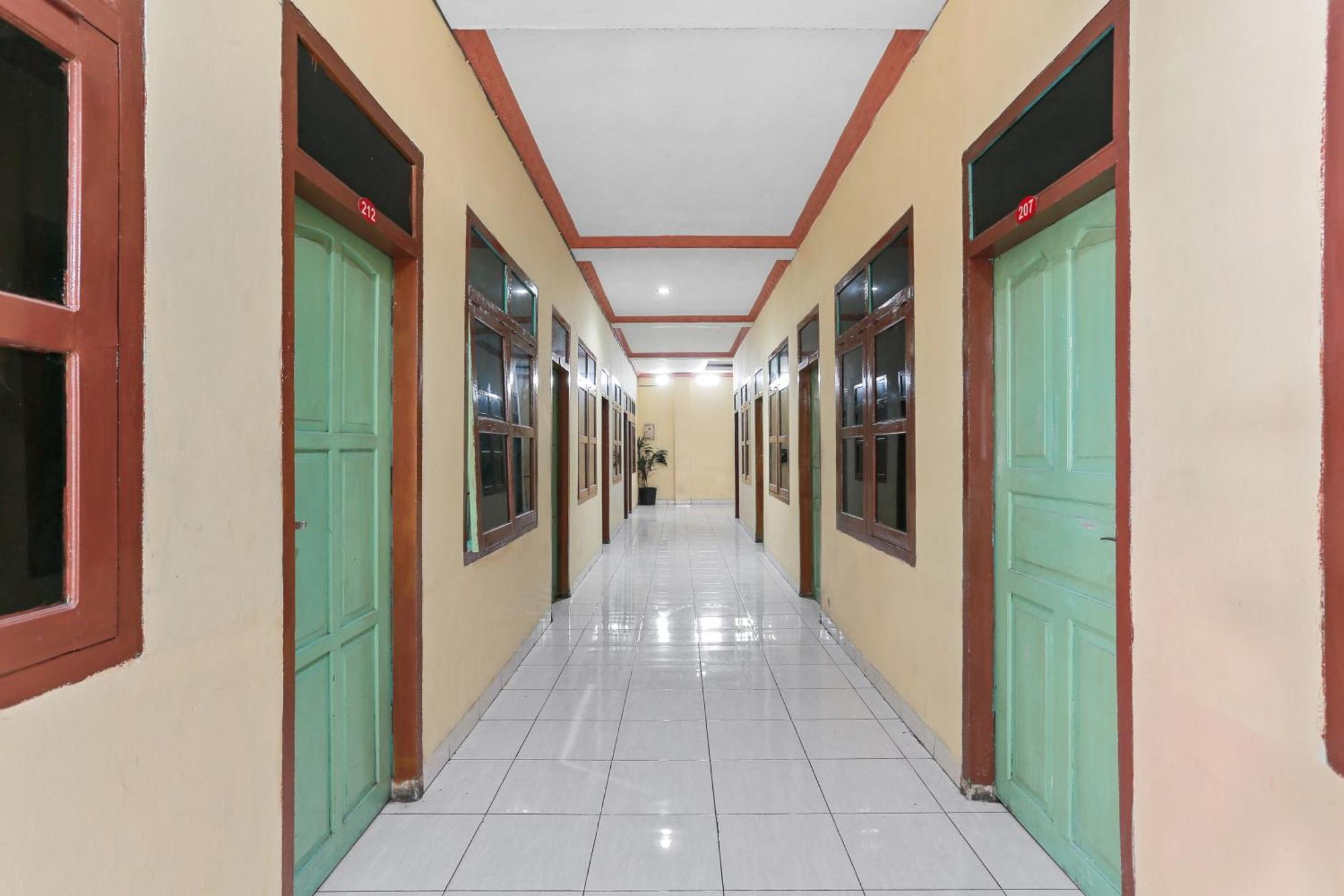 Oyo 93046 Hotel Fortuna Parepare Luaran gambar