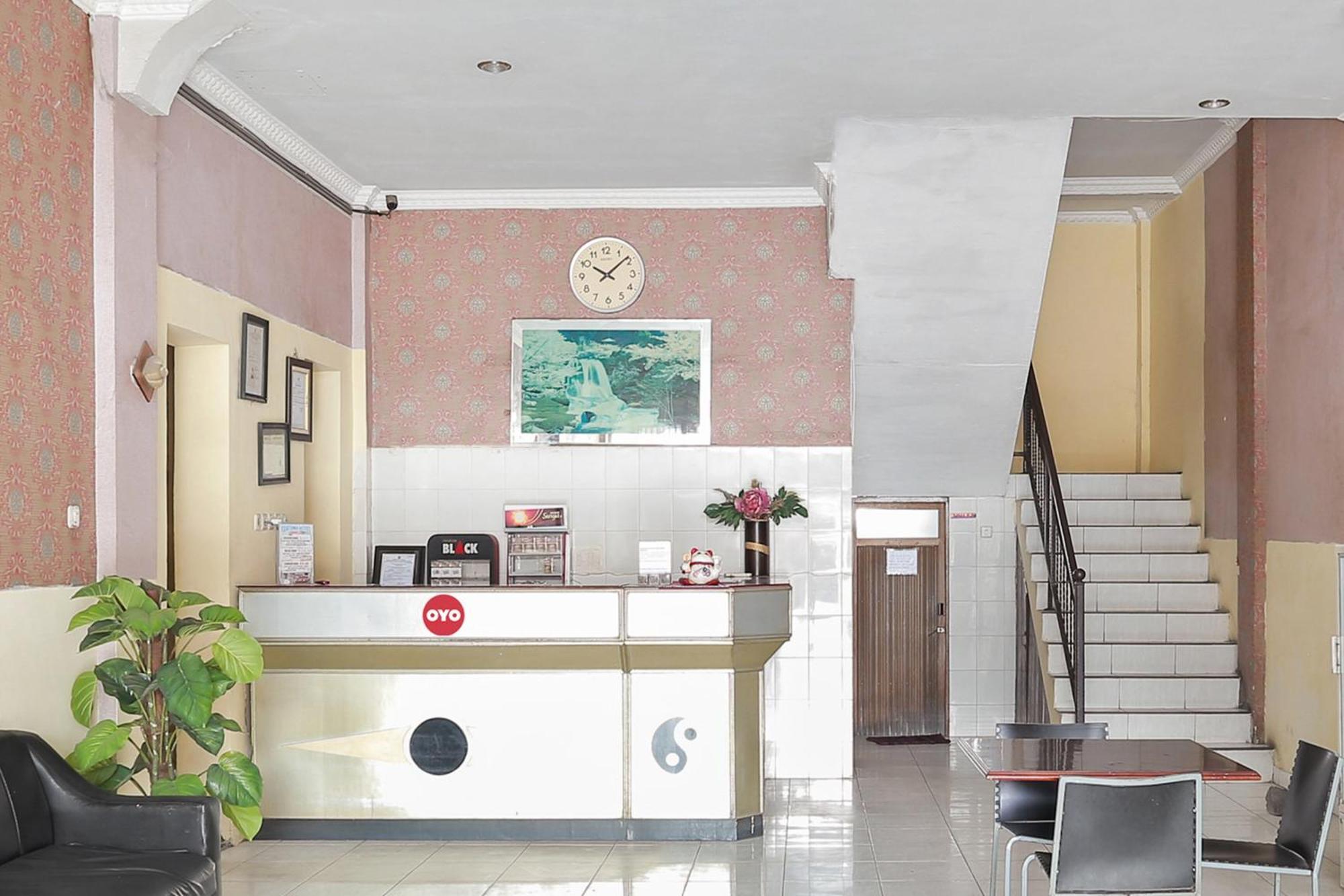 Oyo 93046 Hotel Fortuna Parepare Luaran gambar