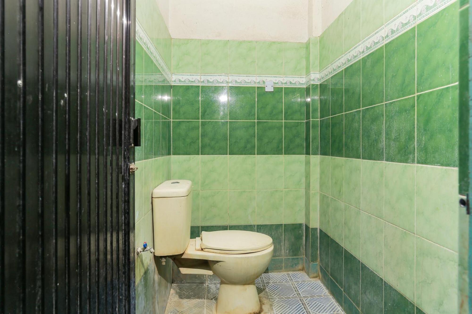 Oyo 93046 Hotel Fortuna Parepare Luaran gambar
