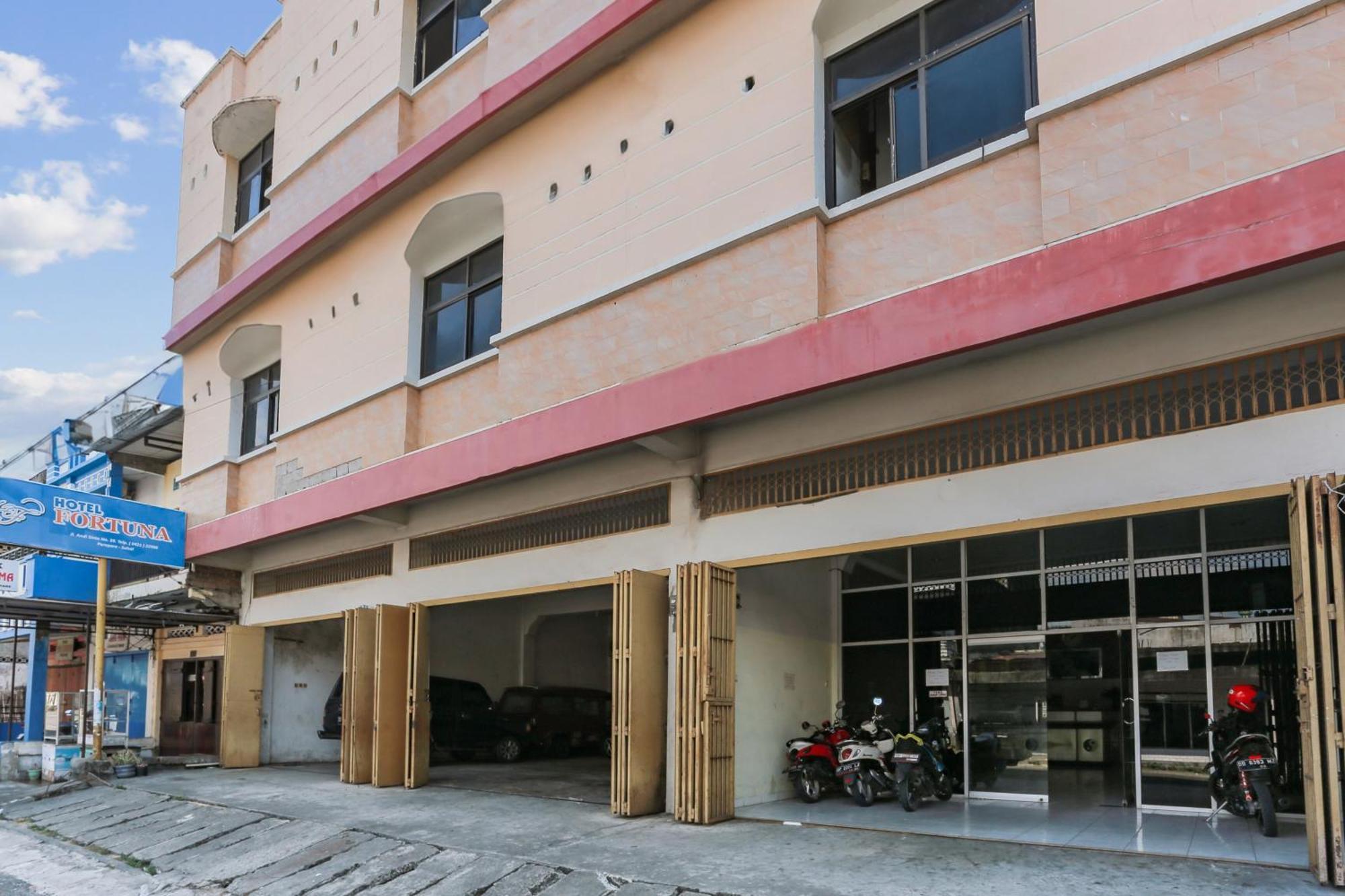 Oyo 93046 Hotel Fortuna Parepare Luaran gambar