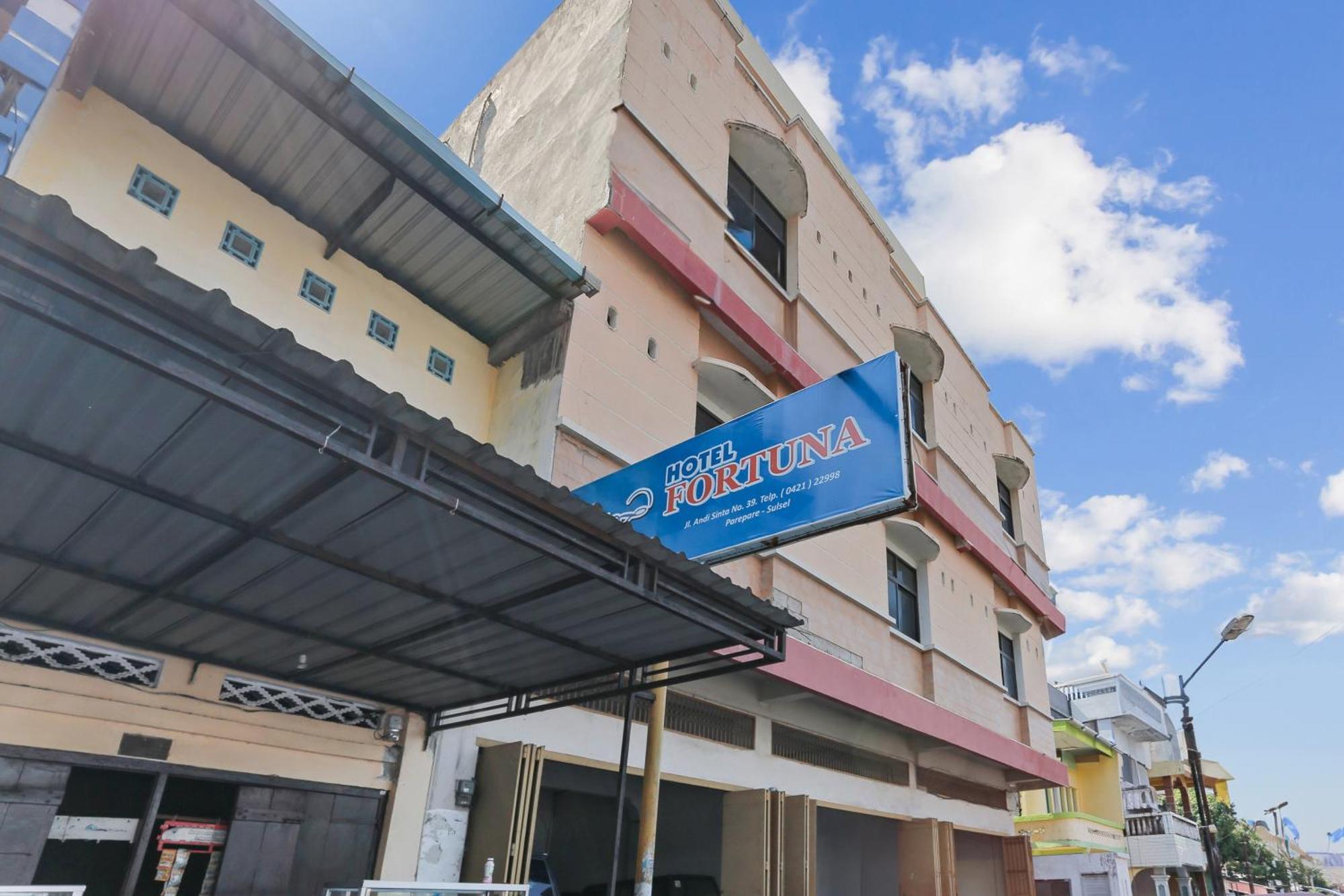 Oyo 93046 Hotel Fortuna Parepare Luaran gambar